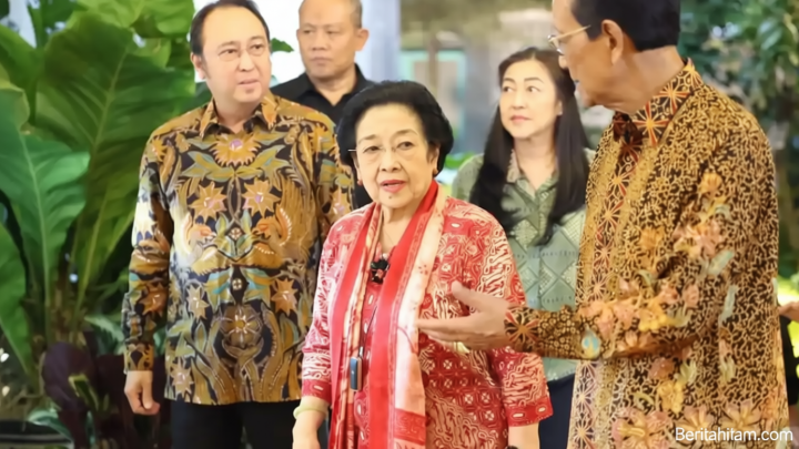Topics Covered: Megawati Bertemu Sri Sultan HB X 3,5 Jam di Kraton Jogja, Dijamu Wedang Semlo