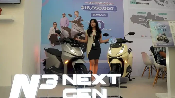 New Policy: Antusiasme Test Ride Tinggi di IIMS Surabaya, ALVA Yakin Motor Listrik Kian Diminati di Jatim