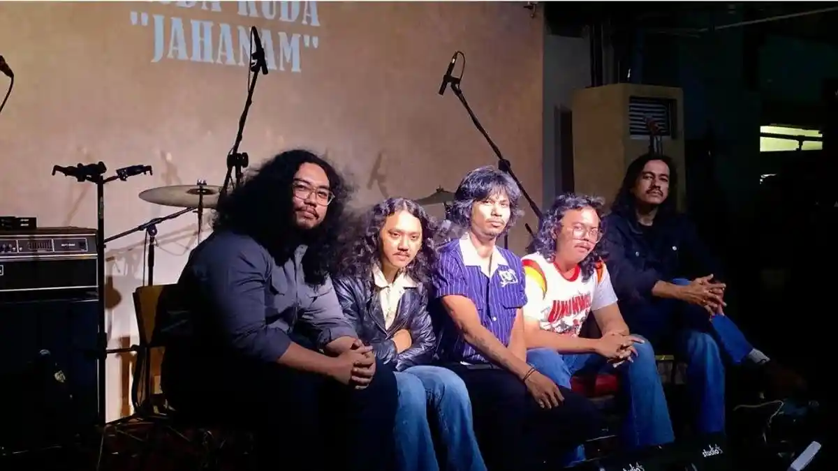 Black-Horses12222