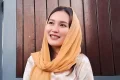 Umi Kalsum Unggah Foto Kevin Gusnadi di Tengah Keluarga Ayu Ting Ting saat Momen Idul Adha