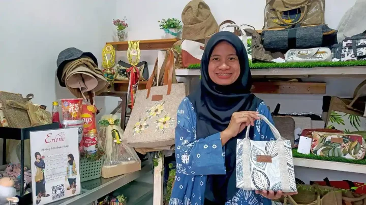 Belajar dari Karung Goni Bekas – Erina Sukses Bikin Fesyen Berkelas, Dilirik Pembeli Jepang dan Korea