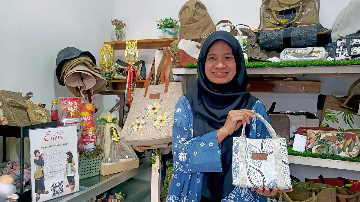 Dari-Karung-Goni-Bekas-Pasar-Erina-Sukses-Bikin-Produk-Fesyen-Ditaksir-Orang-Jepang-Korea-2