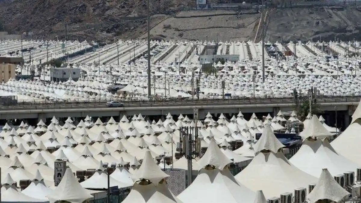 Deretan-tenda-jemaah-haji-di-kawasan-Mina-menjelang-puncak-ibadah-haji-di-Armuzna-Makkah