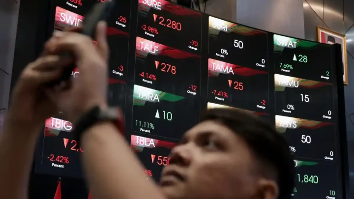 IHSG Sesi Pertama Ditutup Ambruk 3,08 Persen ke Level 6.396 – Ini Pemicunya
