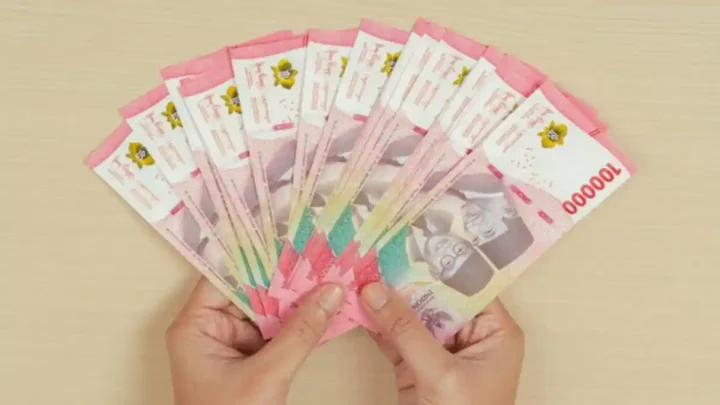 Nilai Tukar Rupiah Hari Ini Rabu 27 Mei 2026 Anjlok Mendekati Rp 18.000 – Apa Efeknya?