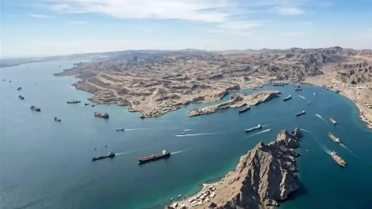 Lalulintas-kapal-di-Selat-Hormuz