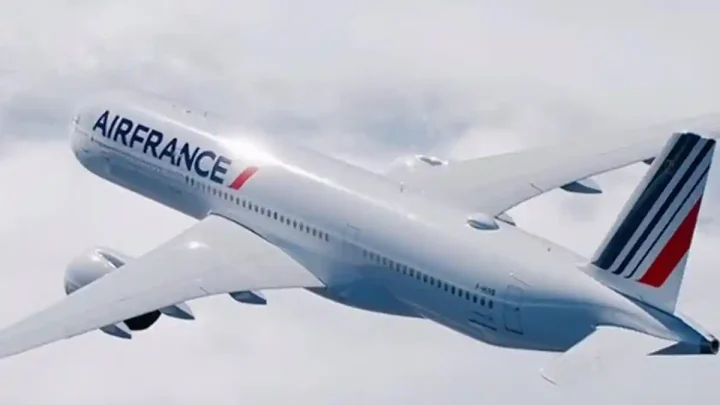 Latest Program: Cegah Ebola, AS Tolak Penerbangan Air France yang Bawa Penumpang Asal Kongo