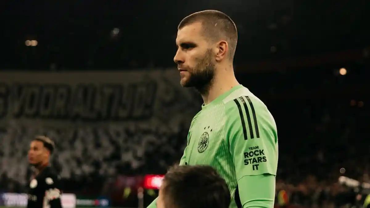 Maarten-Paes-debut-di-Ajax-Amsterdam-saat-melawan-NEC-Nijmegen