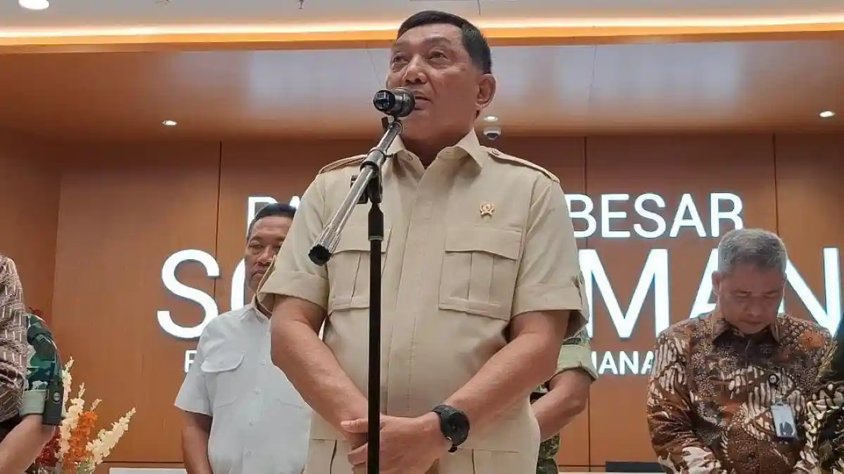 Menteri-Pertahanan-Sjafrie-Sjamsoeddin-tap-mantap