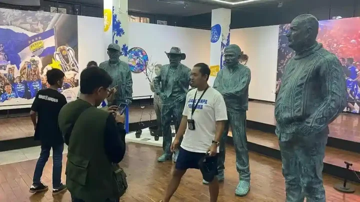 What Happened During: Patung Bojan Hodak Berdiri Megah, Kado Perpisahan Manis untuk Pelatih Tersukses Persib