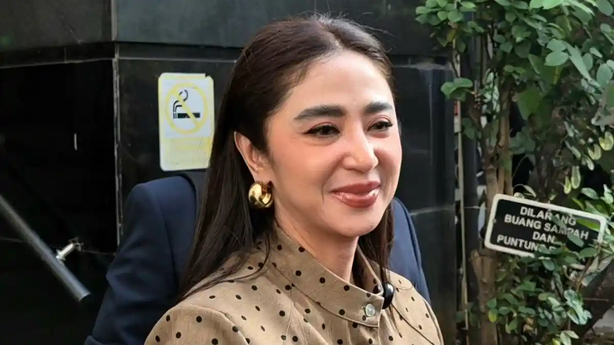 Pedangdut-Dewi-Perssik-saat-ditemui-di-Polda-Metro-Jaya-Semanggi