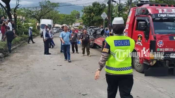 5 Kendaraan Terlibat Kecelakaan Beruntun di Padang – 3 Orang Dilaporkan Meninggal Dunia
