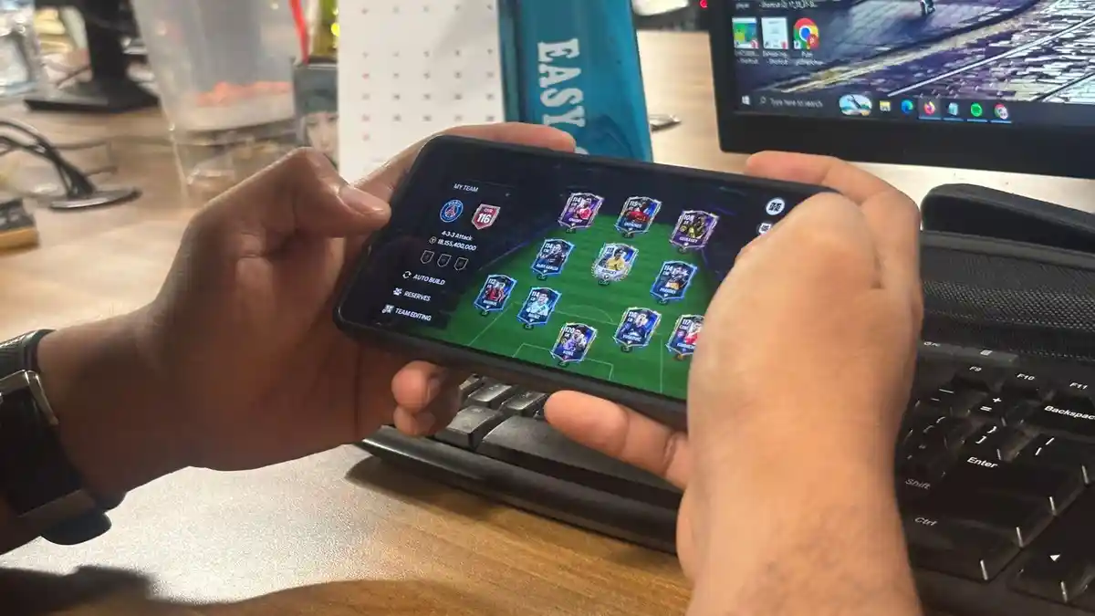 Potret-bermain-gim-FC-Mobile-dari-EA-Sports-diambil-Senin-1252026