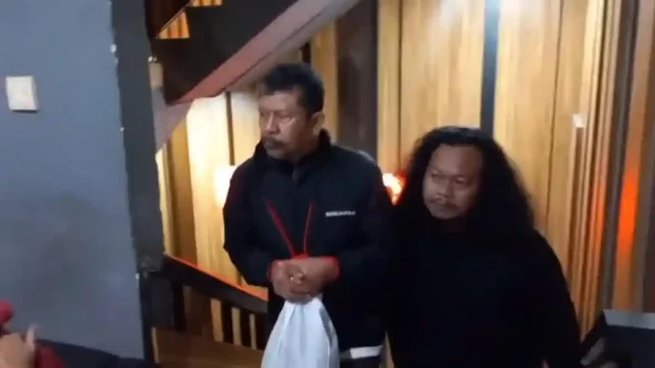 Sopir Taksi Online Ngamuk di Tol JORR Ditangkap – Rusak Mobil Korban karena Kesal Tak Diberi Jalan