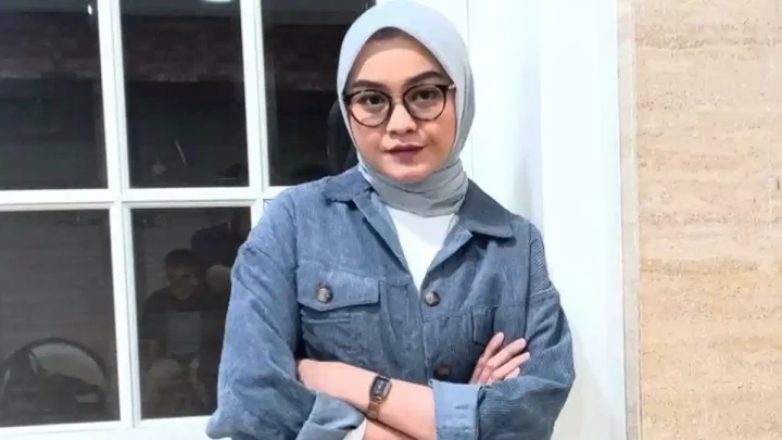 Kunci Gitar Hatchu: Salma Salsabil: Terbangun dari Tidurku Siapkan Kopi Diseduh Lalu Berangkat