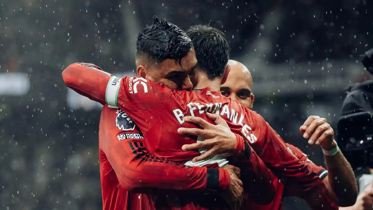 Selebrasi-Bruno-Fernandes-dan-Casemiro-dalam-laga-Manchester-United-vs-Chelsea