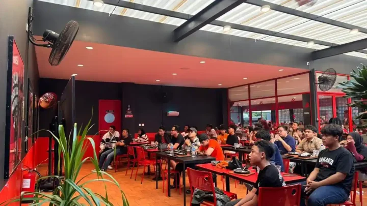 Latest Program: Antusiasme Tinggi, Nobar Persija vs Persib Jadi Wadah Kebersamaan Suporter di Berbagai Kota