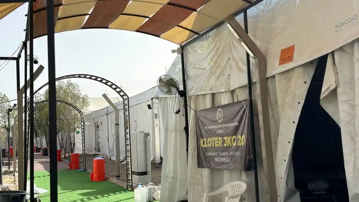 TENDA-DI-ARAFAH-Pengecekan-kesiapan-tenda-di-Arafah-y