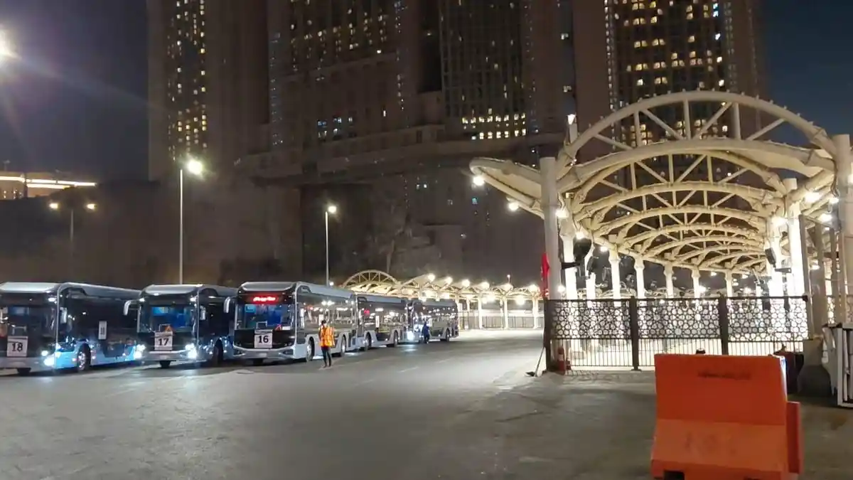 TERMINAL-AJYAD-Suasana-Terminal-Bus-Ajyad-salah-satu-terminal-di-dekat-Masjidil-Haram-040526