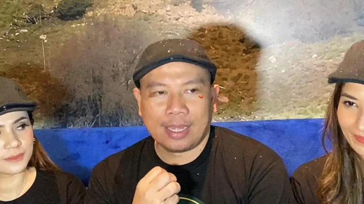 Meski Sudah Cerai – Vicky Prasetyo Tetap Kurbankan Sapi untuk 3 Mantan Mertua