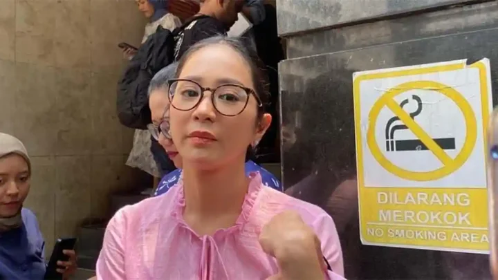Solving Problems: Sempat Koar-koar Masalah Keluarga di Medsos, Vicky Zainal Akui Kesulitan Hubungi Bunga Zainal