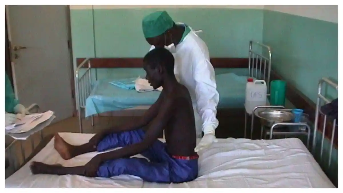 g-pasien-penyakit-Ebola-di-Uganda-tahun-2000