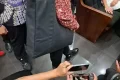 Historic Moment: Penampilan Berbeda Nadiem saat Hadiri Sidang Tuntutan, Kaki Kiri Eks Menteri Menjadi Pusat Tatapan