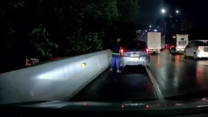 Polisi Selidiki Pengemudi Taksi Online Rusak Mobil Pengendara Lain di Tol JORR