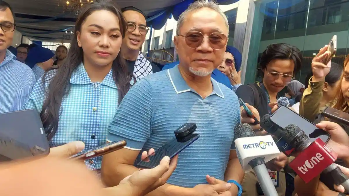 menteri-perdagangan-mendag-sekaligus-ketua-umum-pan-zulkifli-hasan-zulhas-di-kantor-dpp-pan