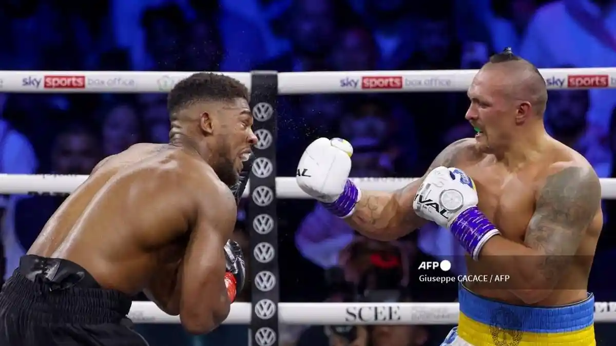 oleksandr-usyk-melawan-anthony-joshua