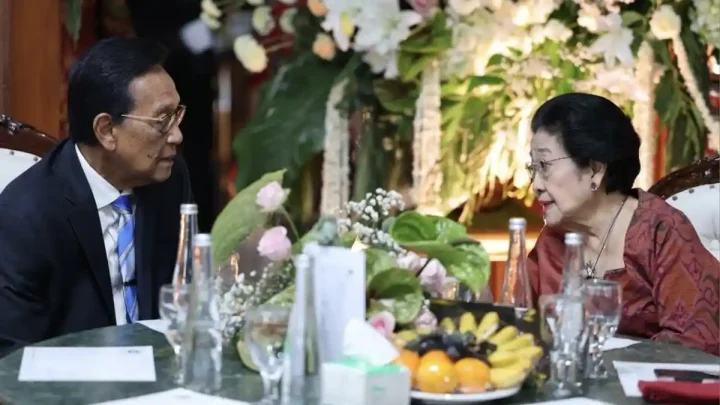 Historic Moment: Momen Megawati dan Sri Sultan HB X Berbincang Hangat di Pernikahan Putra Hasto Kristiyanto