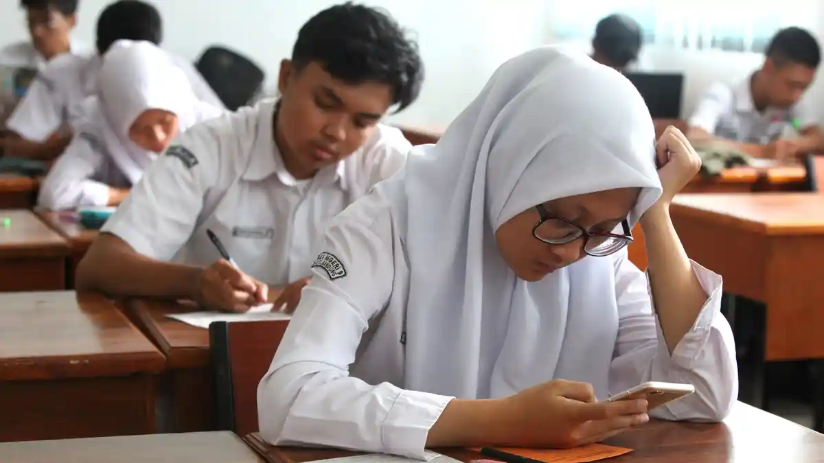 siswa-sman-9-bandung-ujian-usbn-dengan-teknologi-smart-router_20190319_130503