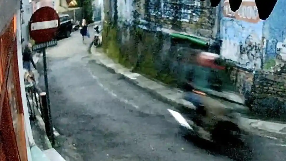 wanita-jadi-korban-penjambretan-di-Jalan-Senayan-Bawah-Jakarta-Selatan