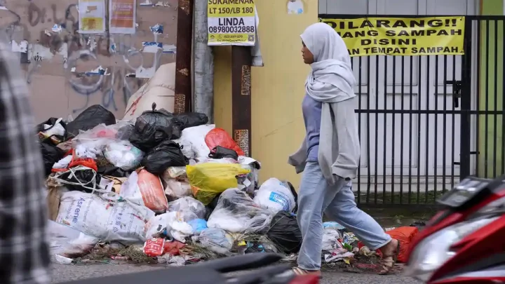 Malaysia Tangkap 8.000 Warga yang Buang Sampah di Sembarangan Tempat