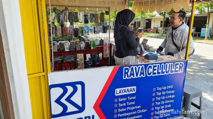 Solving Problems: Dari Booth Container Pinggir Jalan, Endang Buktikan Agen BRILink Bisa Jadi Tulang Punggung Keluarga