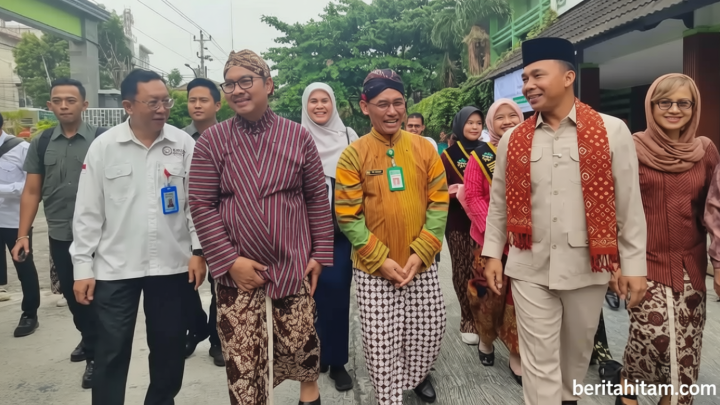 Latest Program: Saat Hasto Wardoyo Membungkukkan Badan di Depan Menteri Wihaji dan Bilang ‘Saya Argentina’