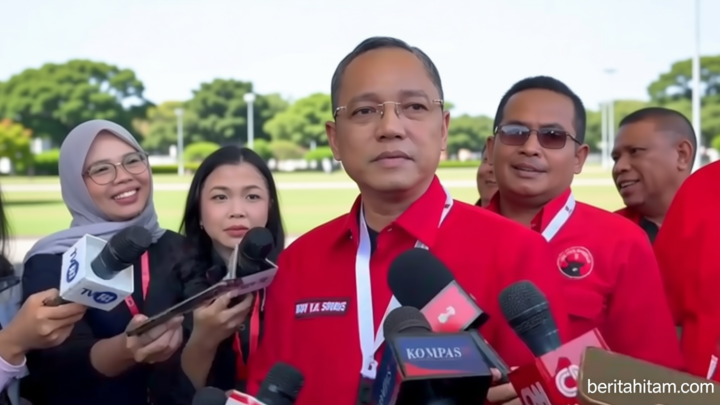 Solution For: PDIP: Jokowi Sudah Kami Pecat, Mau Pakai Jaket Apa pun Itu Urusan Dia