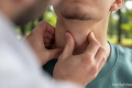 Key Issue: Semprotkan Parfum ke Leher Bisa Sebabkan Kanker Tiroid? Dokter Bongkar Faktanya
