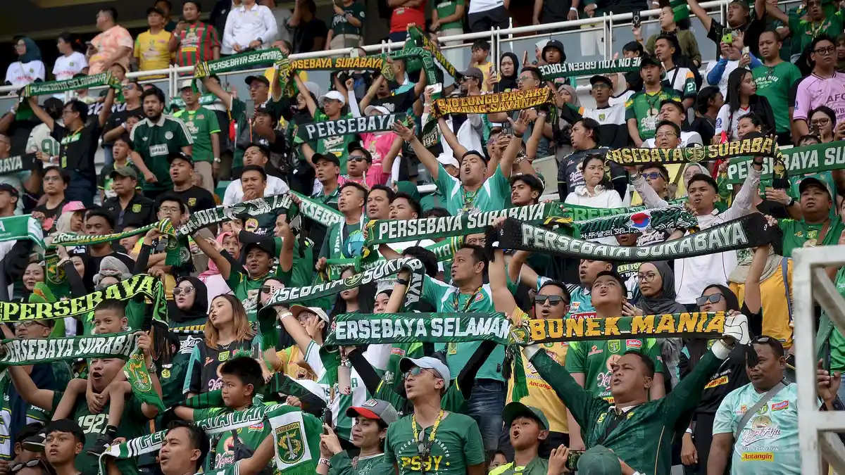 Aksi-Bonek-pada-Laga-Penutup-Persebaya_20260524_142848