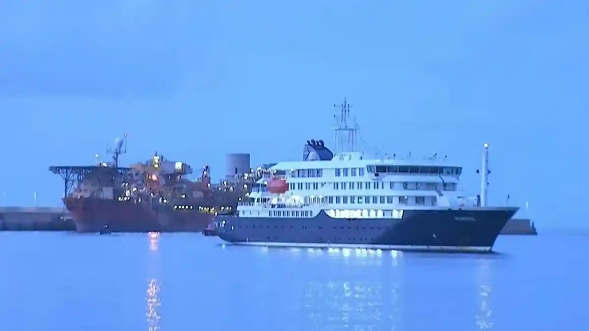 EVAKUASI-KAPAL-HONDIUS-Kapal-MV-Hondius-di-Pelabuhan-Tenerife-Kepulauan-Canary-Spanyol