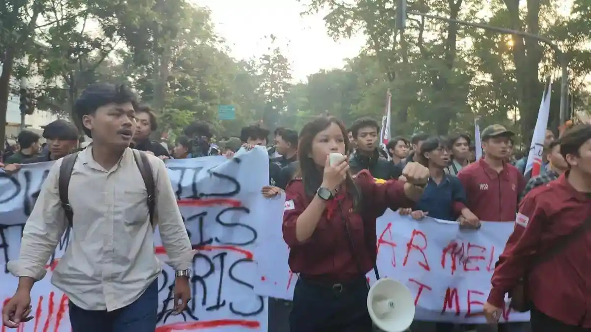 Gelombang-Demo-Tolak-Kenaikan-BBM-Mahasiswa-Jakarta-Bandung-hingga-Kendari-Turun-ke-Jalan