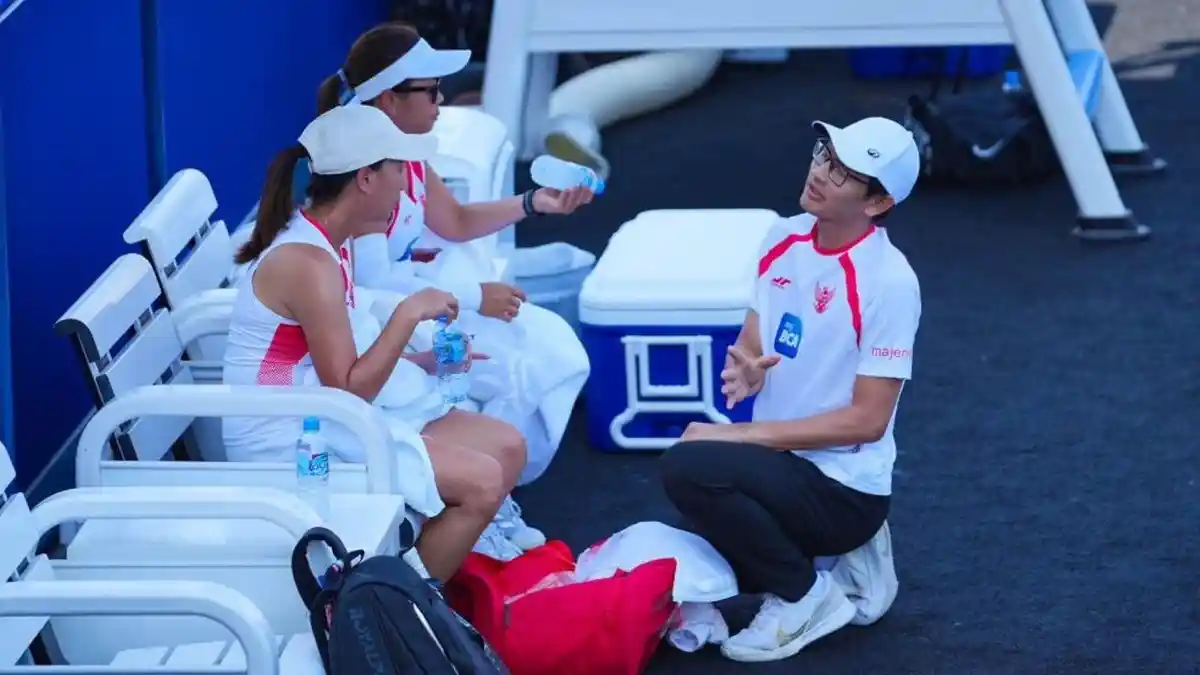 Instruksi-dari-pelatih-kepada-pemain-padel