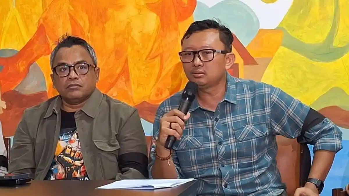 Ketua-Umum-YLBHI-Muhammad-Isnur-saat-konferensi-pers-di-Gedung-YLBHI