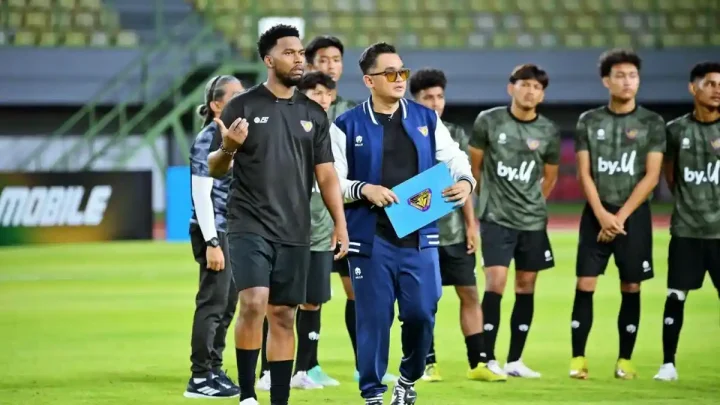 Special Plan: Kejutan! Daniel Sturridge Muncul di Stadion Patriot Candrabhaga: Pantau Langsung Bakat Sepak Bola