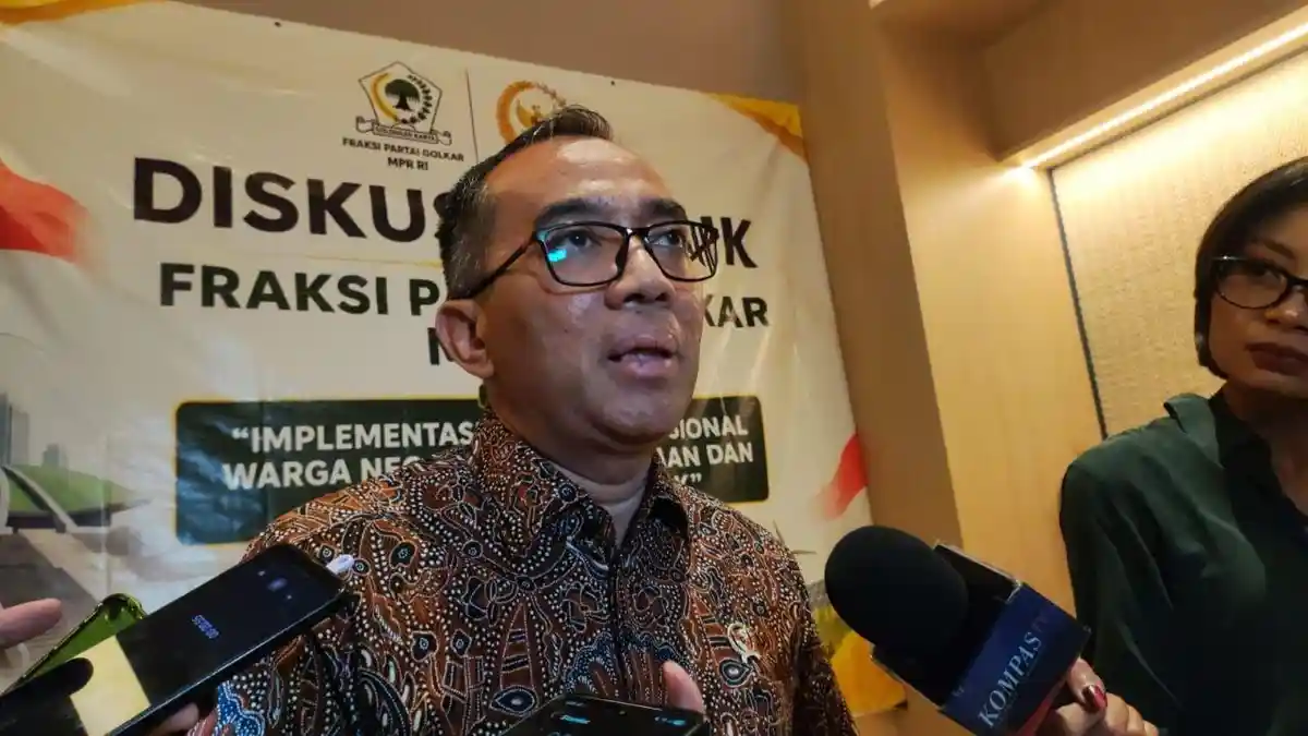 Mendiktisaintek-Brian-Yuliarto-usai-menghadiri-Diskusi-Publik-Fraksi-Partai-Golkar-MPR