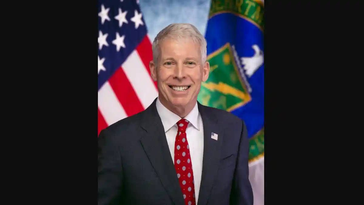 PEJABAT-AS-Foto-resmi-Chris-Wright-Sekretaris-Departemen-Ene