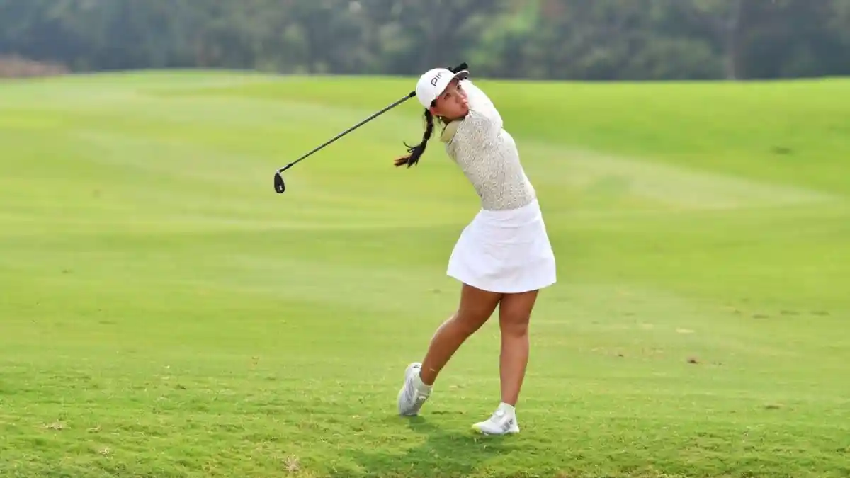 PUKUL-BOLA-Pegolf-muda-Indonesia-Jennifer-Quinn-Effendi-memukul-bola