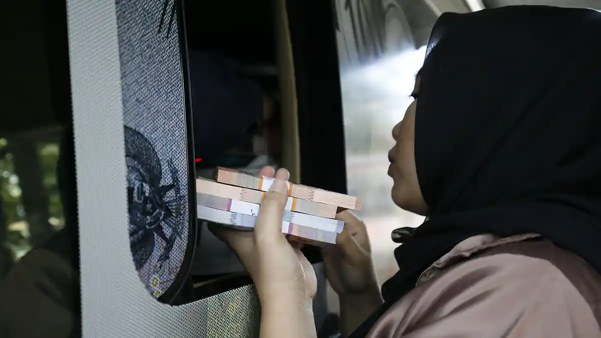 Penukaran-Uang-Rupiah-Baru-di-Stasiun-Gambir_20260316_222649