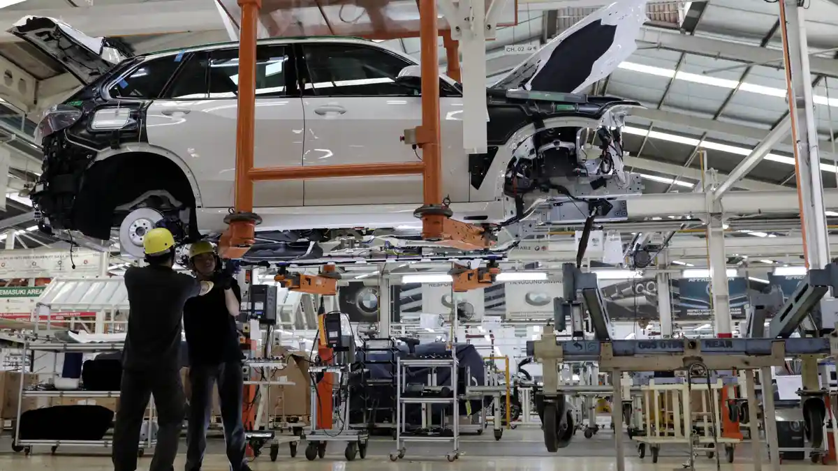 Perakitan-Mobil-BMW-di-Jakarta_20250712_000455