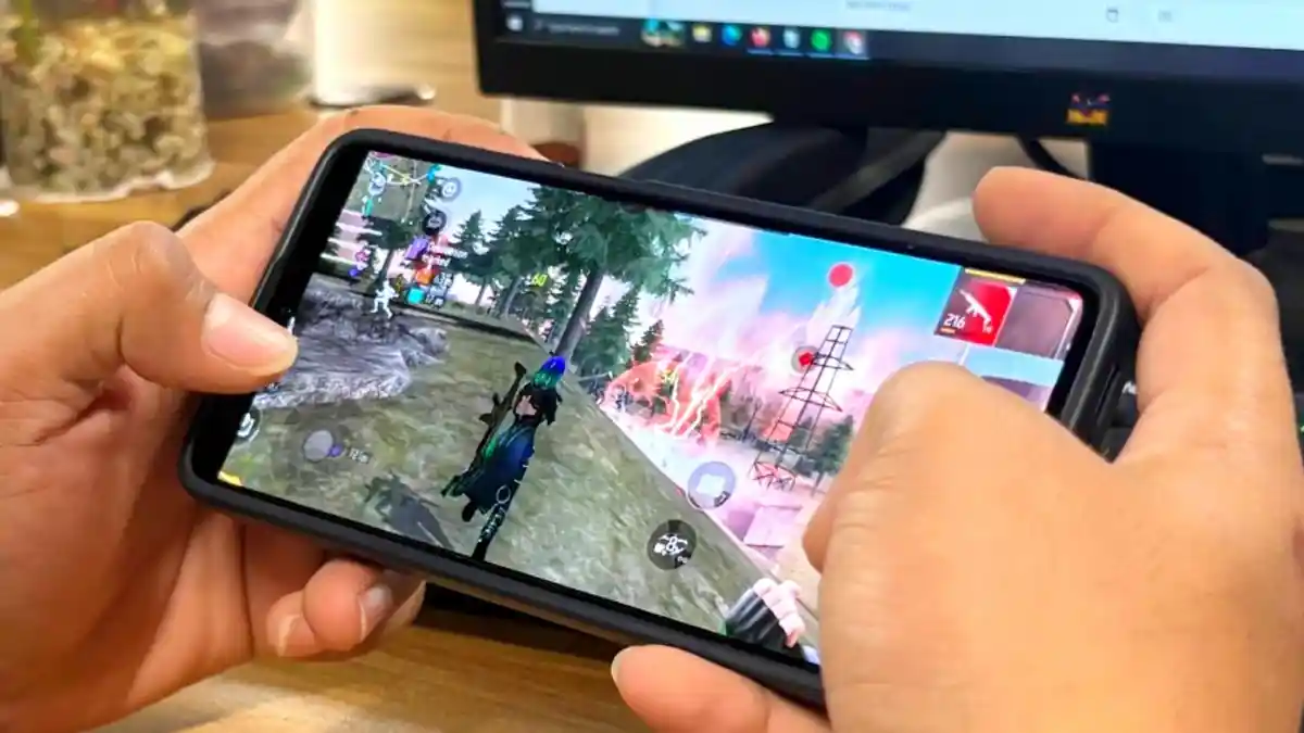 Potret-bermain-gim-Garena-Free-Fire-FF-kode-redeem-gratis